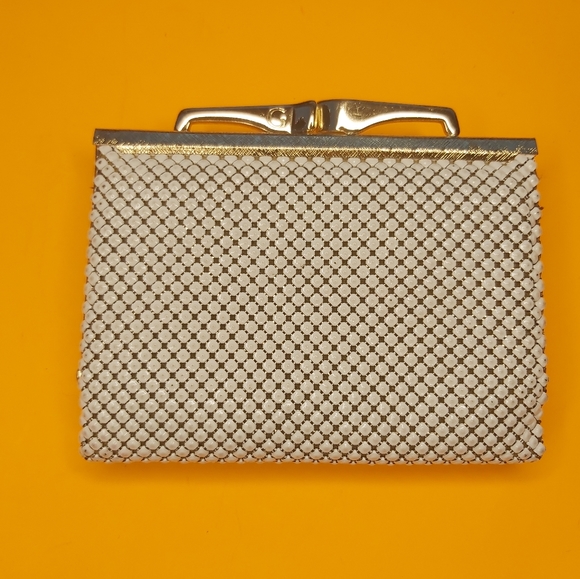Vintage White Glomesh Wallet - Picture 2 of 4